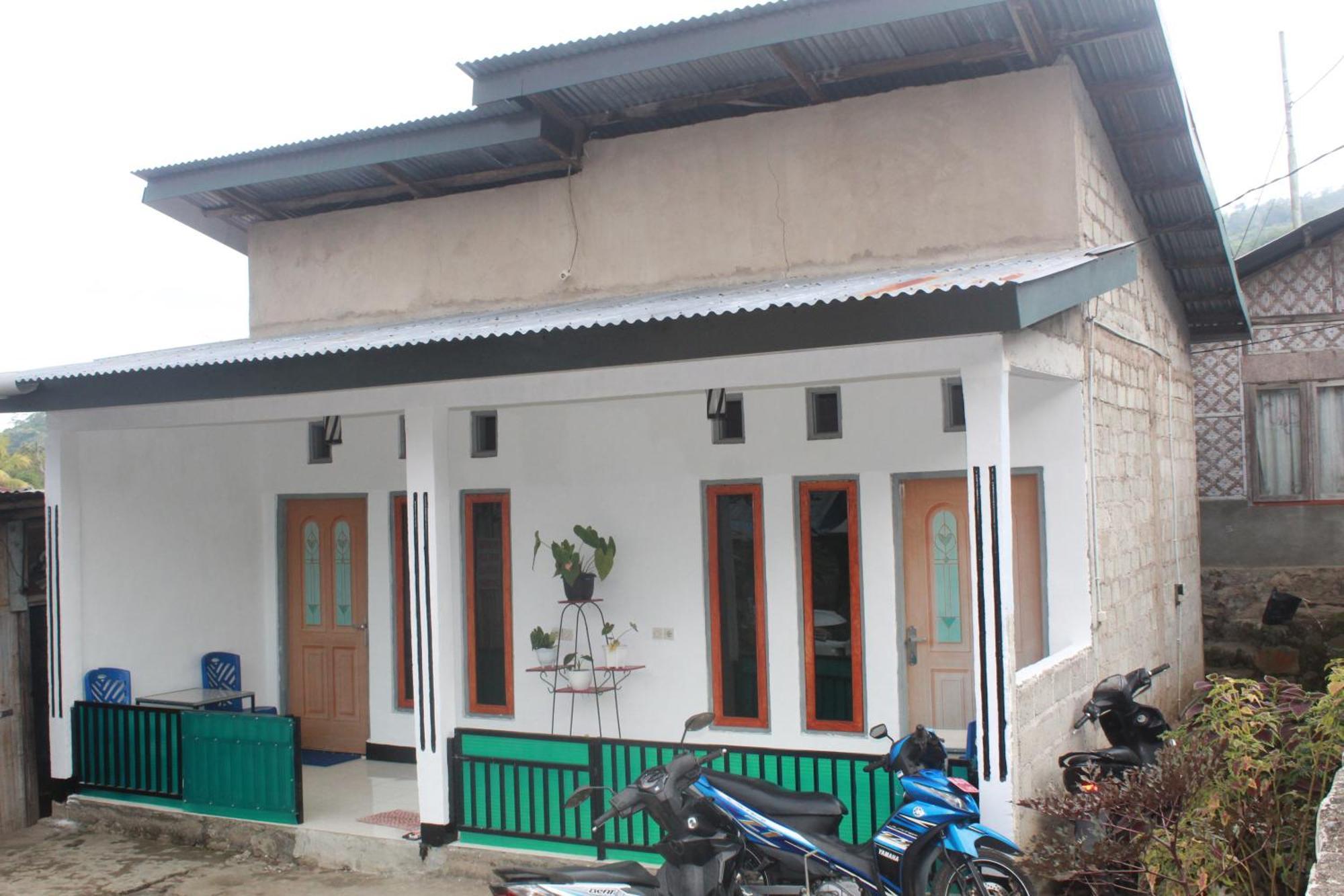 Family Guest House Moni Kelimutu Room photo